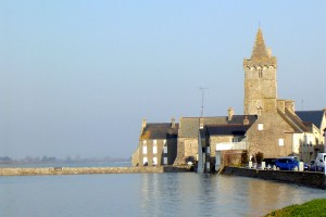 L'église Notre-Dame de Portbail accueillera les Fieffés Musiciens pour un concert le 19 juillet 2015.